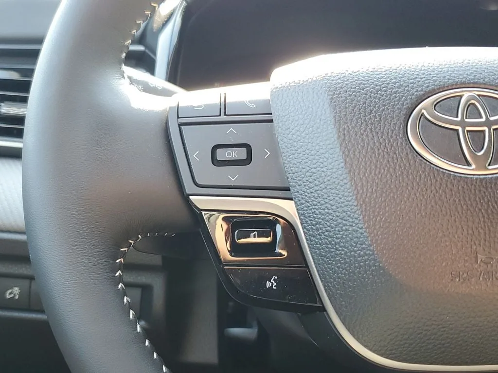 2026 Toyota Camry SE photo 21