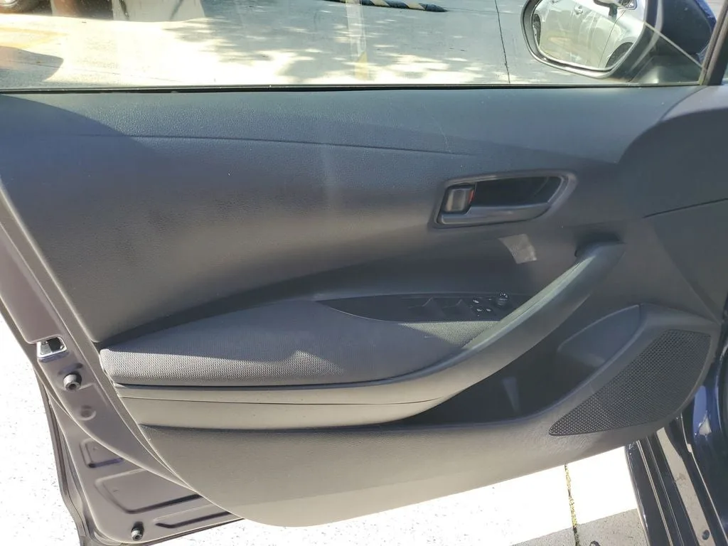 2023 Toyota Corolla LE photo 17