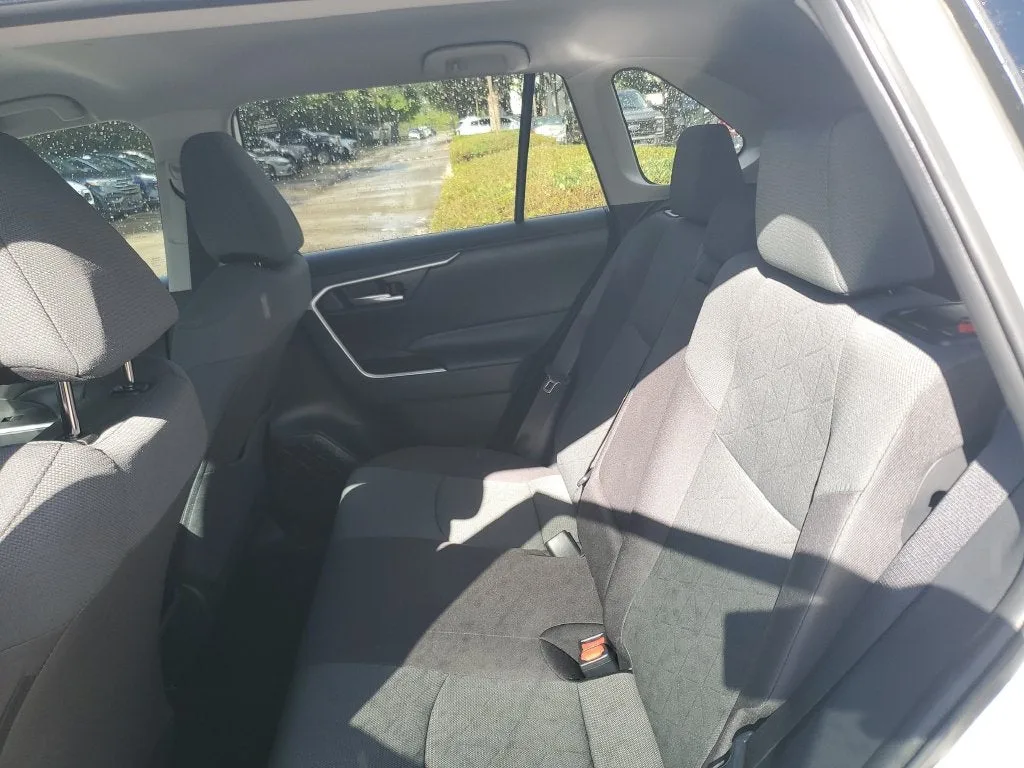 2025 Toyota RAV4 XLE photo 12