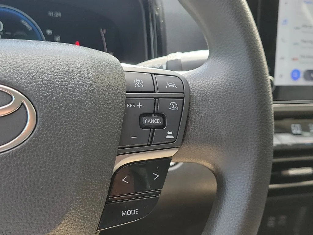2025 Toyota Camry LE photo 25