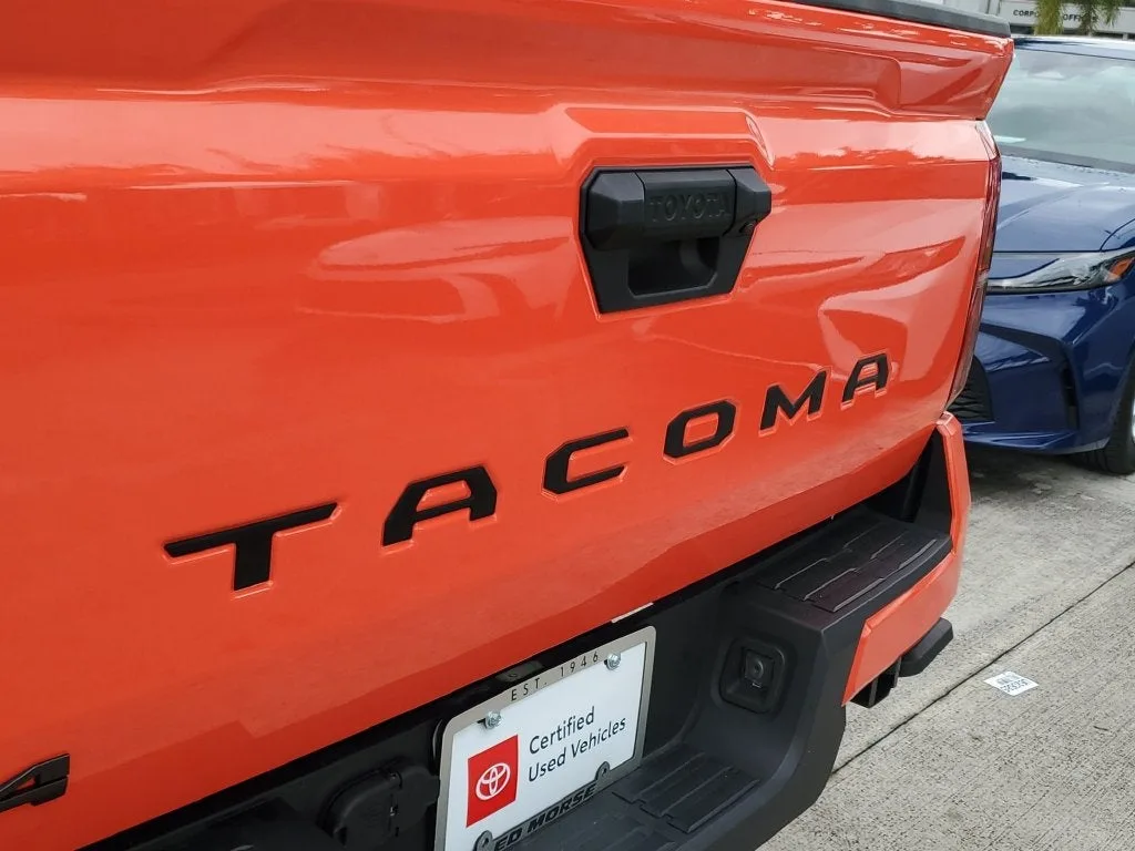 2024 Toyota Tacoma TRD Off-Road photo 9