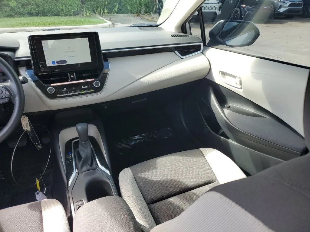 2025 Toyota Corolla LE photo 15