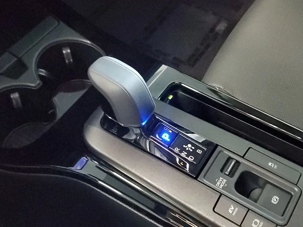 2024 Toyota Prius XLE photo 29