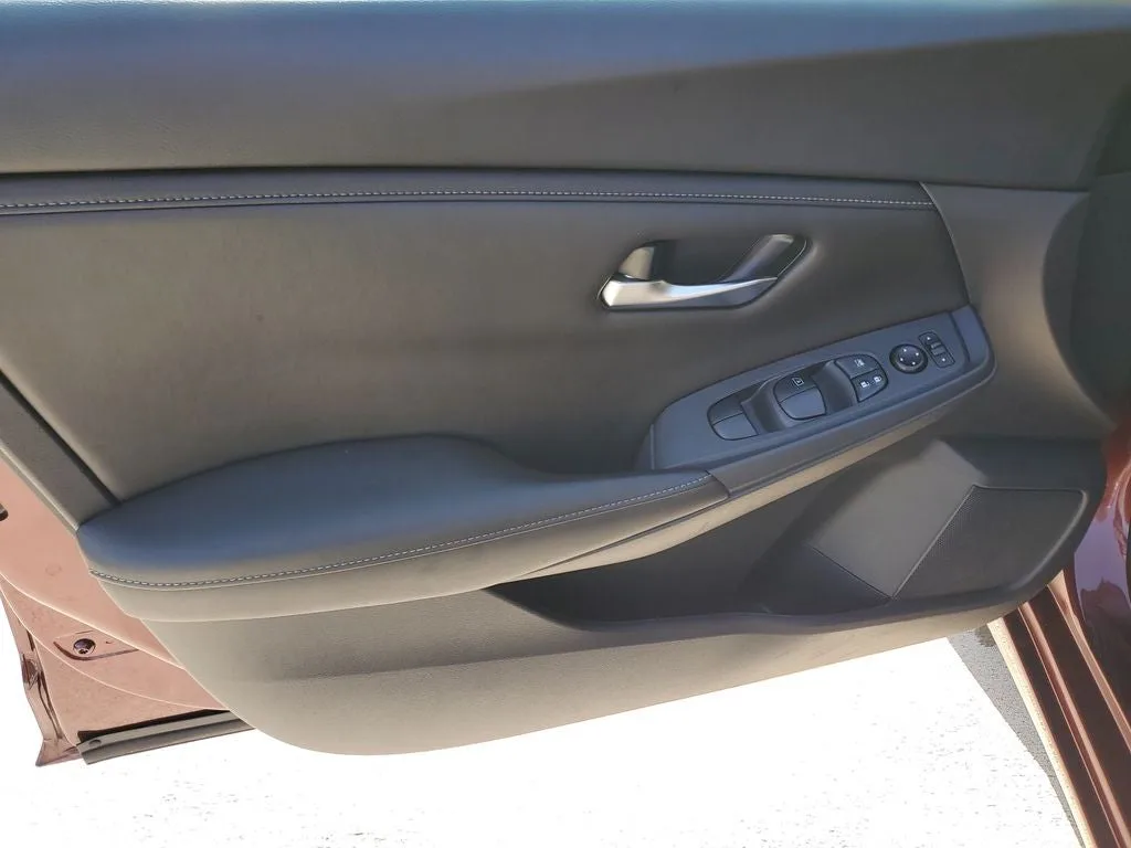 2024 Nissan Sentra SV photo 17