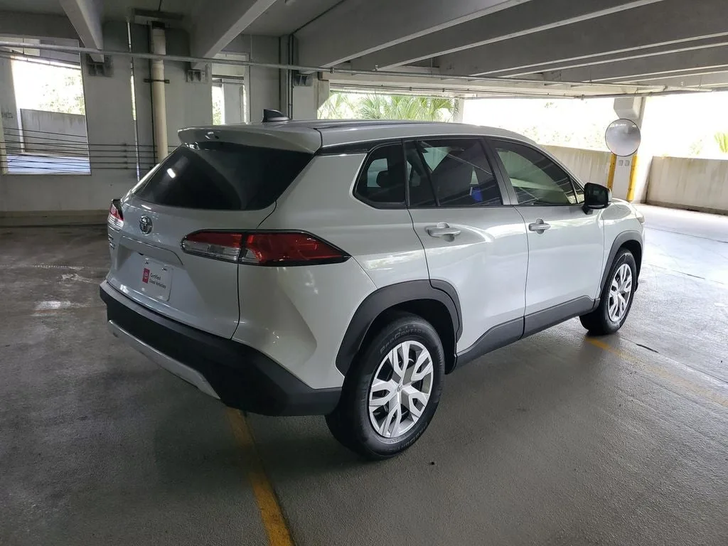 2025 Toyota Corolla Cross L photo 4