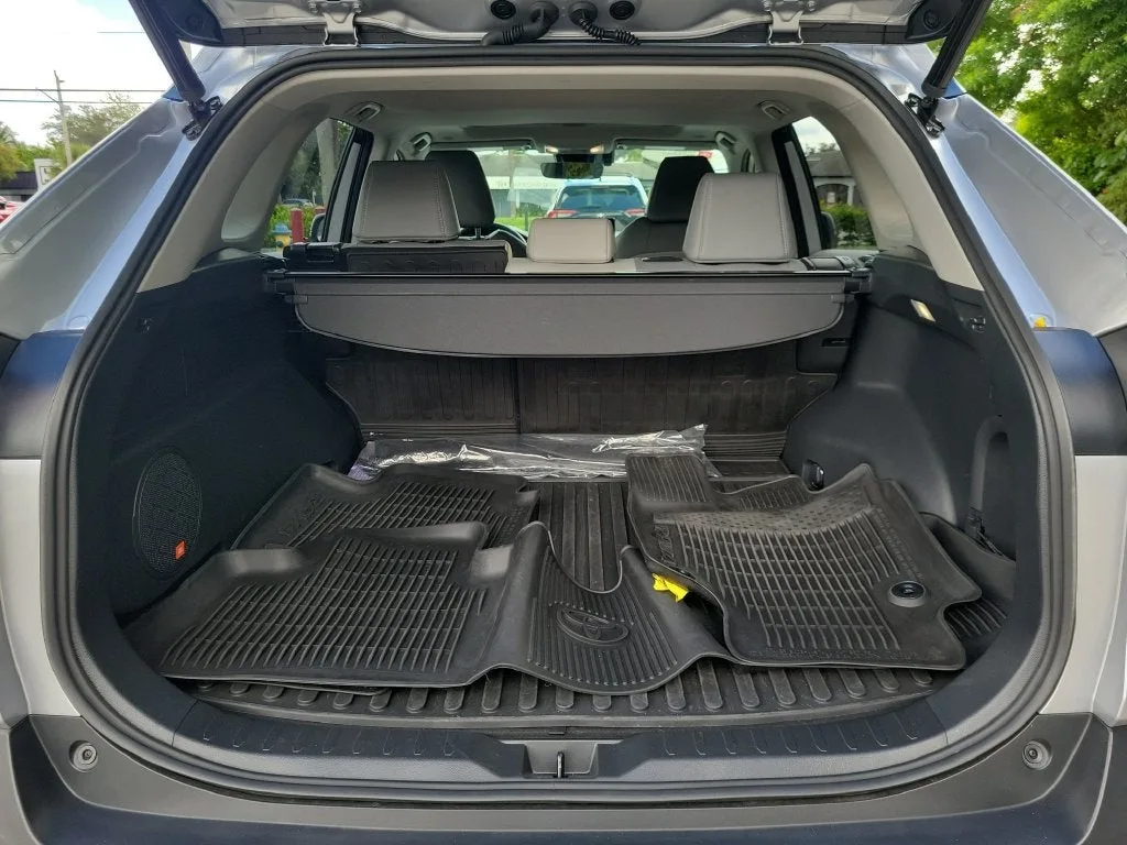 2023 Toyota RAV4 Hybrid Limited photo 9