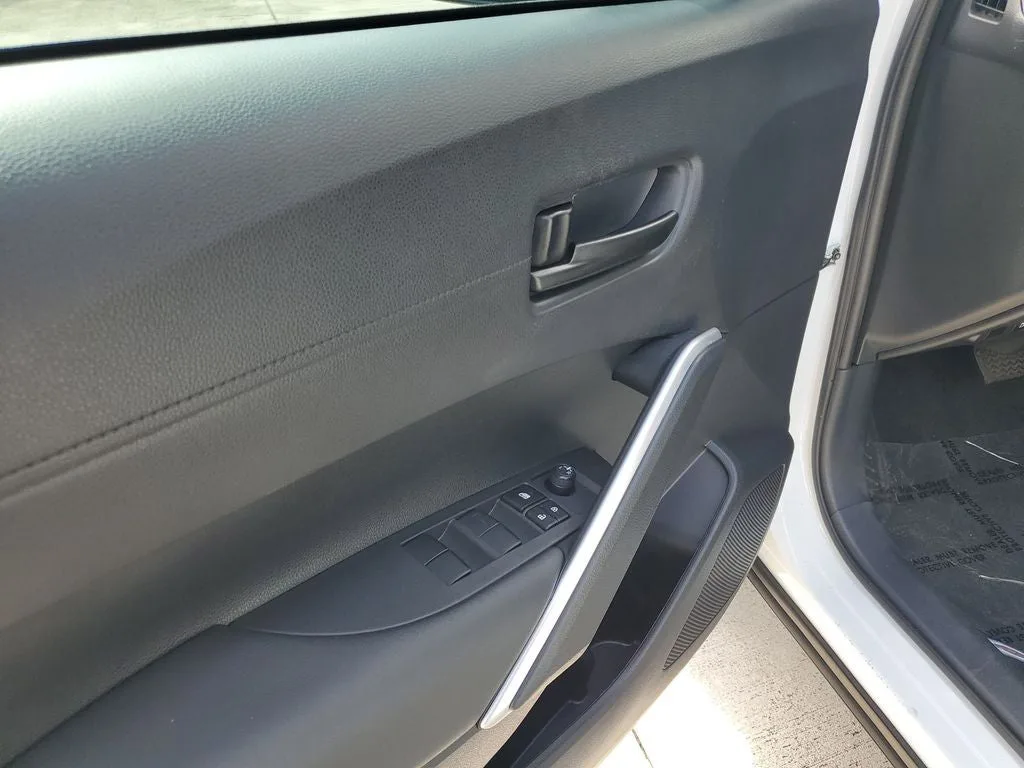 2023 Toyota Corolla Cross Hybrid S photo 18