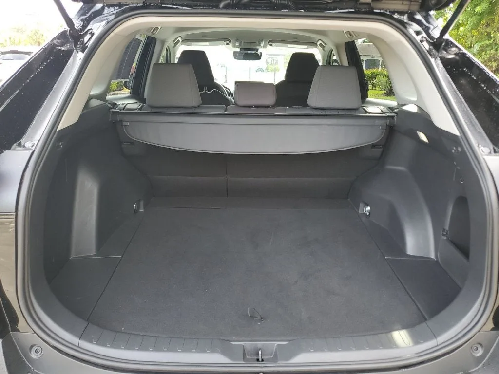 2025 Toyota RAV4 XLE photo 10