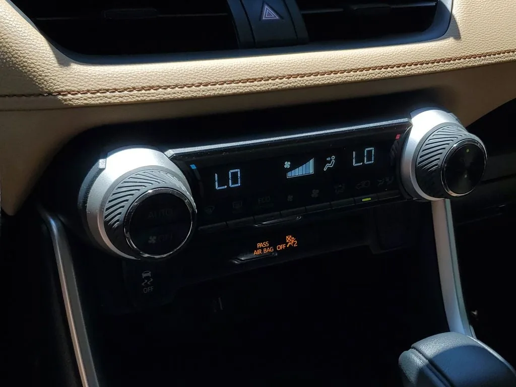 2025 Toyota RAV4 Hybrid LE photo 27
