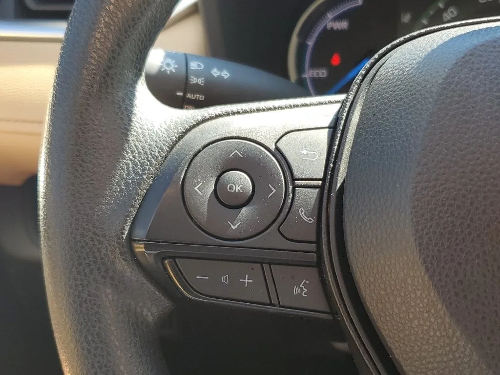 2024 Toyota RAV4 Hybrid XLE photo 23