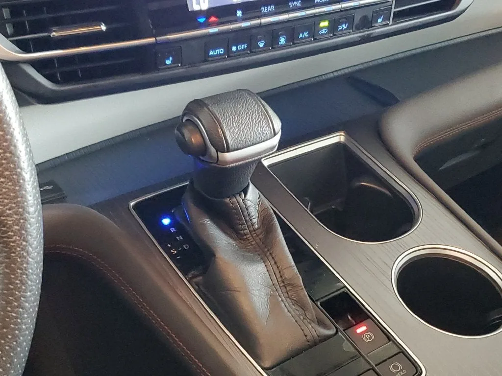 2021 Toyota Sienna XSE 7 Passenger photo 28