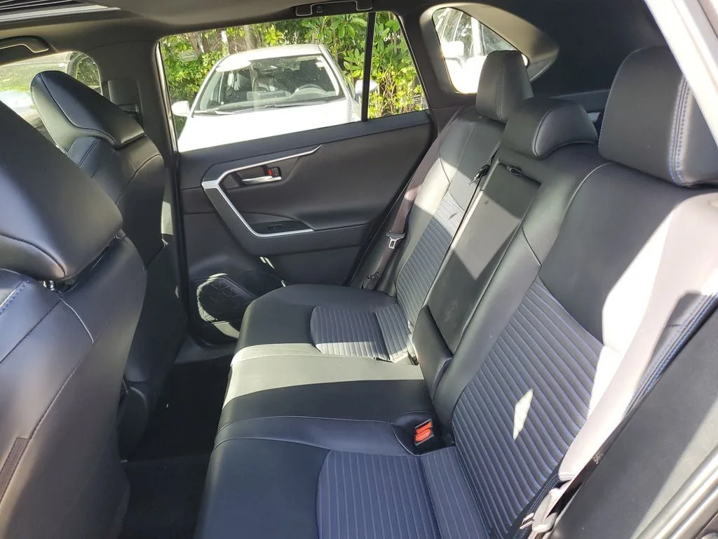 2023 Toyota RAV4 Hybrid XSE photo 13
