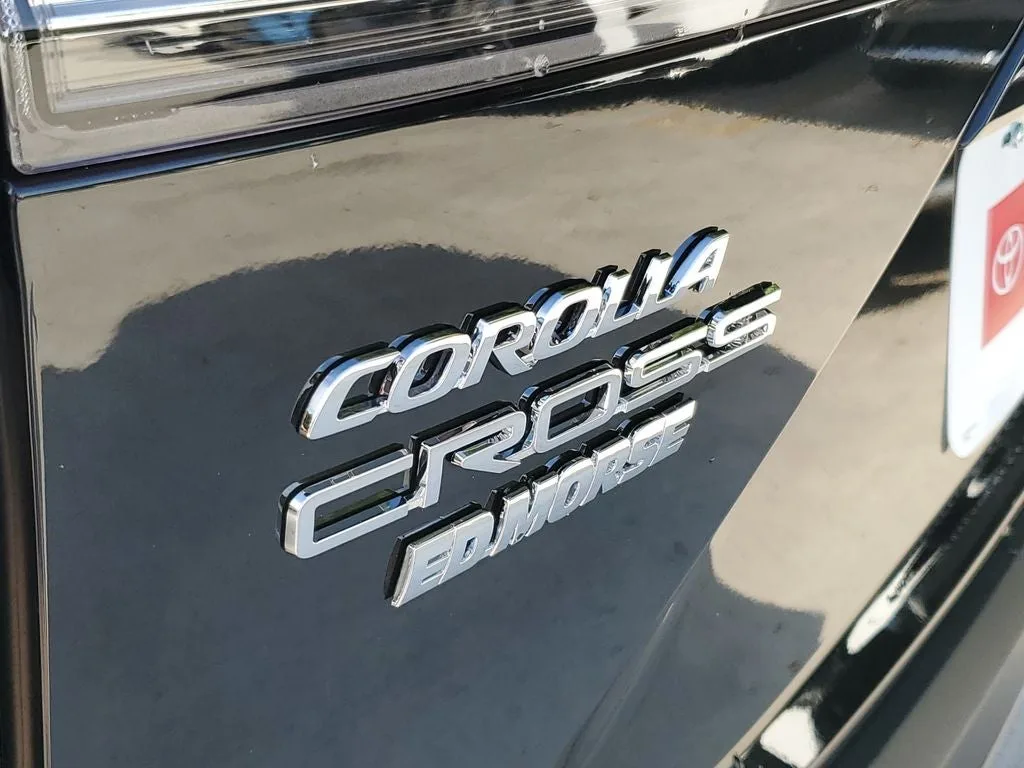 2026 Toyota Corolla Cross XLE photo 9