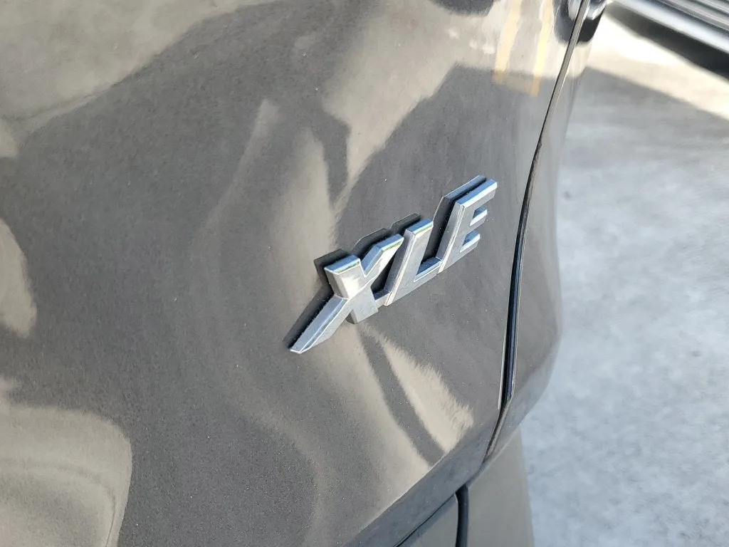 2023 Toyota RAV4 XLE photo 8