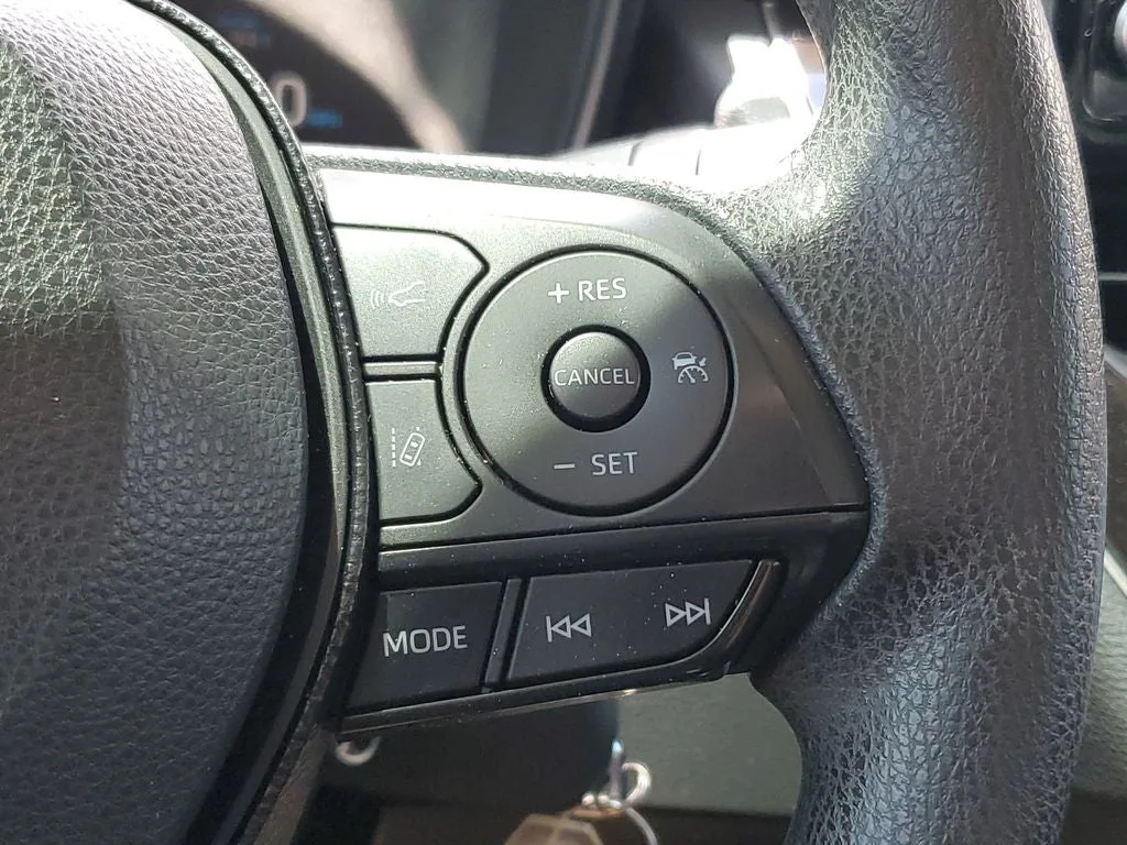 2021 Toyota Corolla LE photo 24