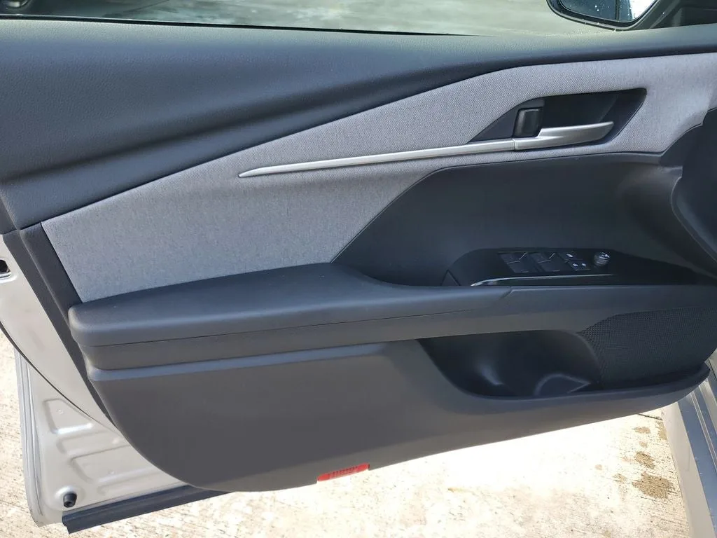 2025 Toyota Camry LE photo 17