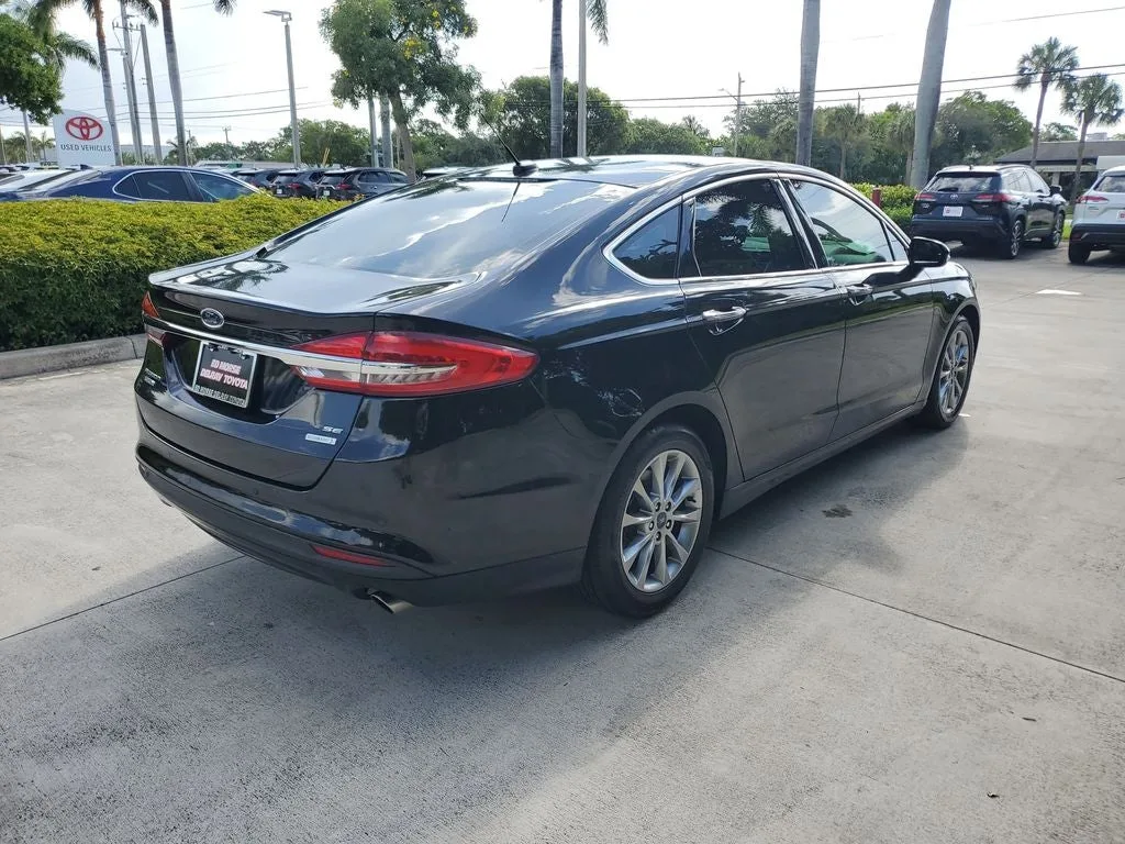 2017 Ford Fusion SE photo 4