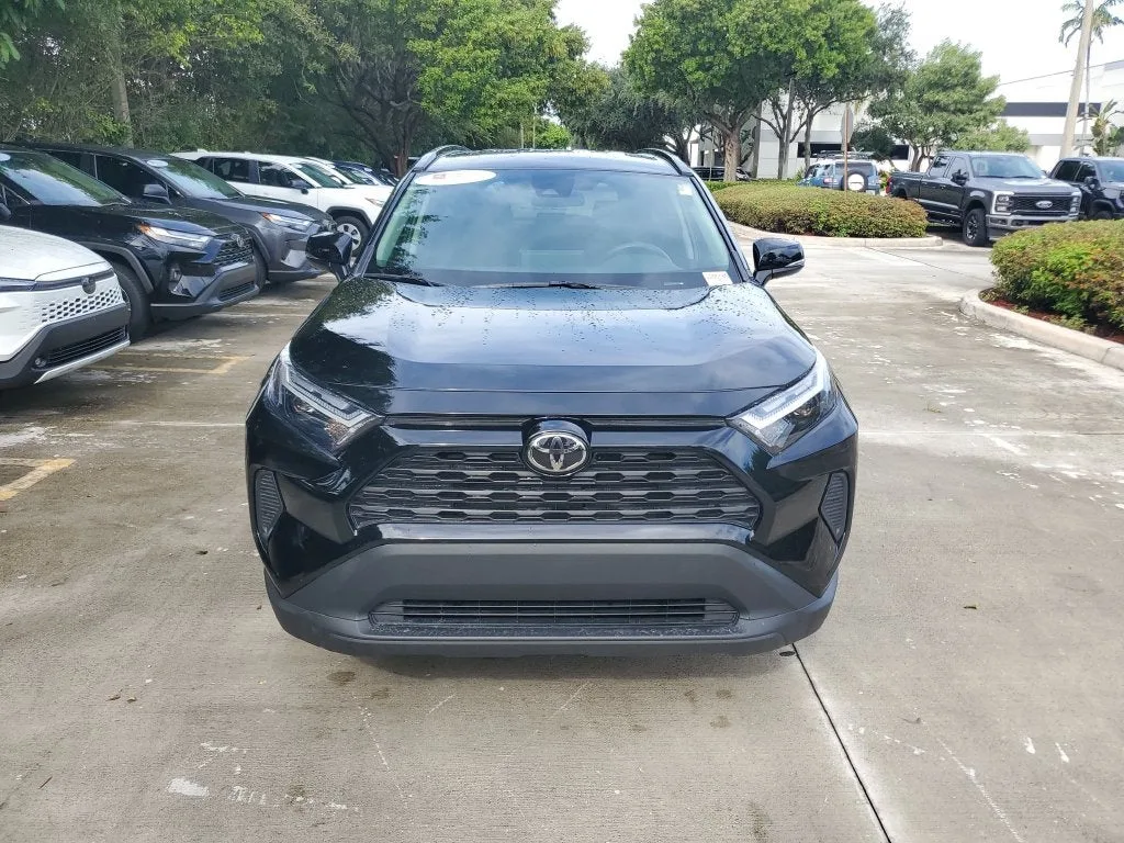 2025 Toyota RAV4 Hybrid LE photo 2