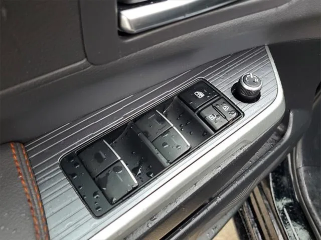 2022 Toyota Sienna XSE 7 Passenger photo 27