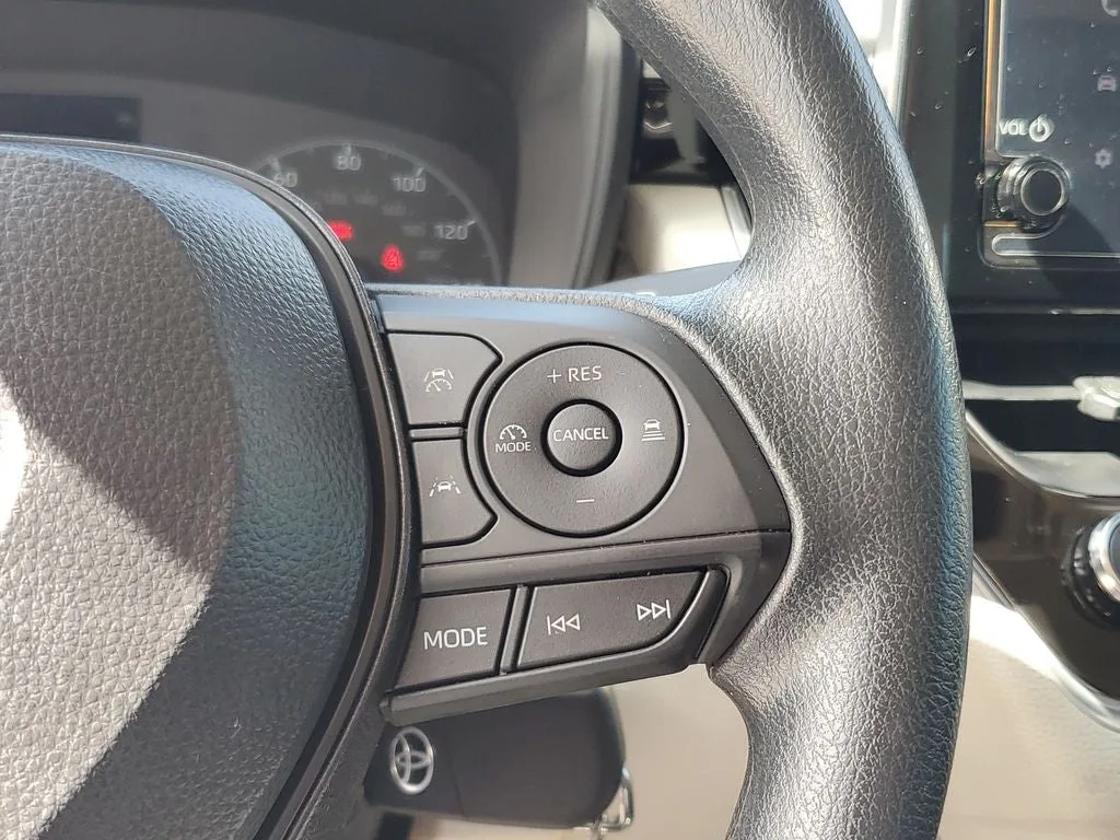 2025 Toyota Corolla LE photo 24