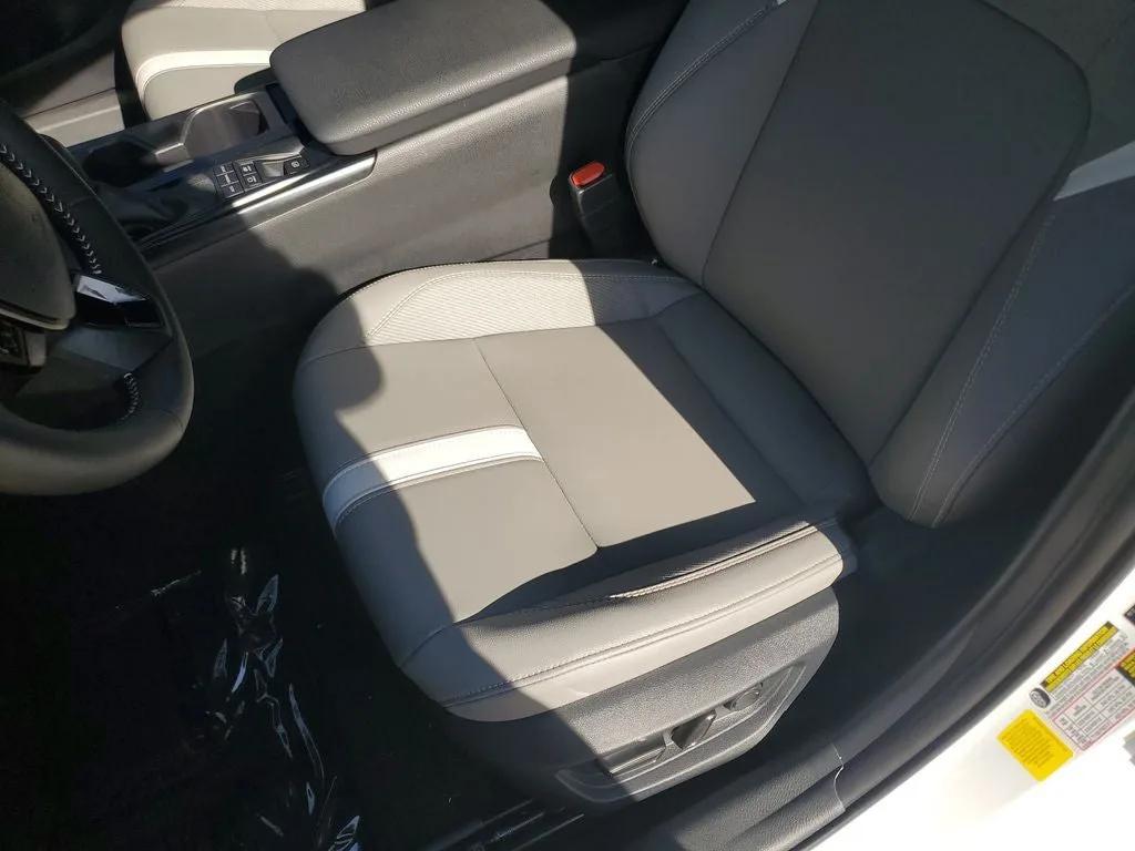 2026 Toyota Camry SE photo 19