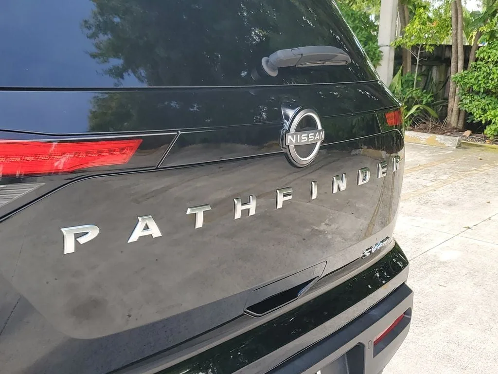 2022 Nissan Pathfinder SV photo 8