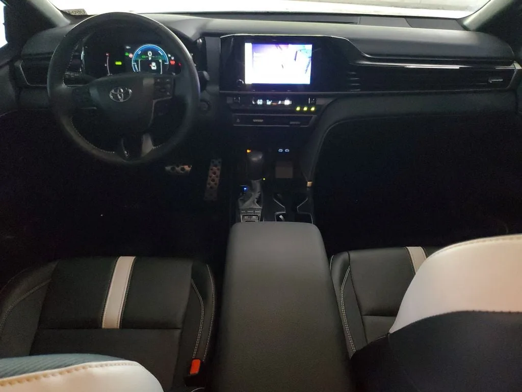 2025 Toyota Camry SE photo 13