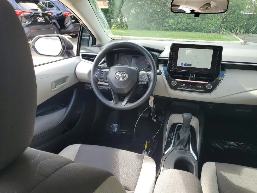 2025 Toyota Corolla LE photo 13