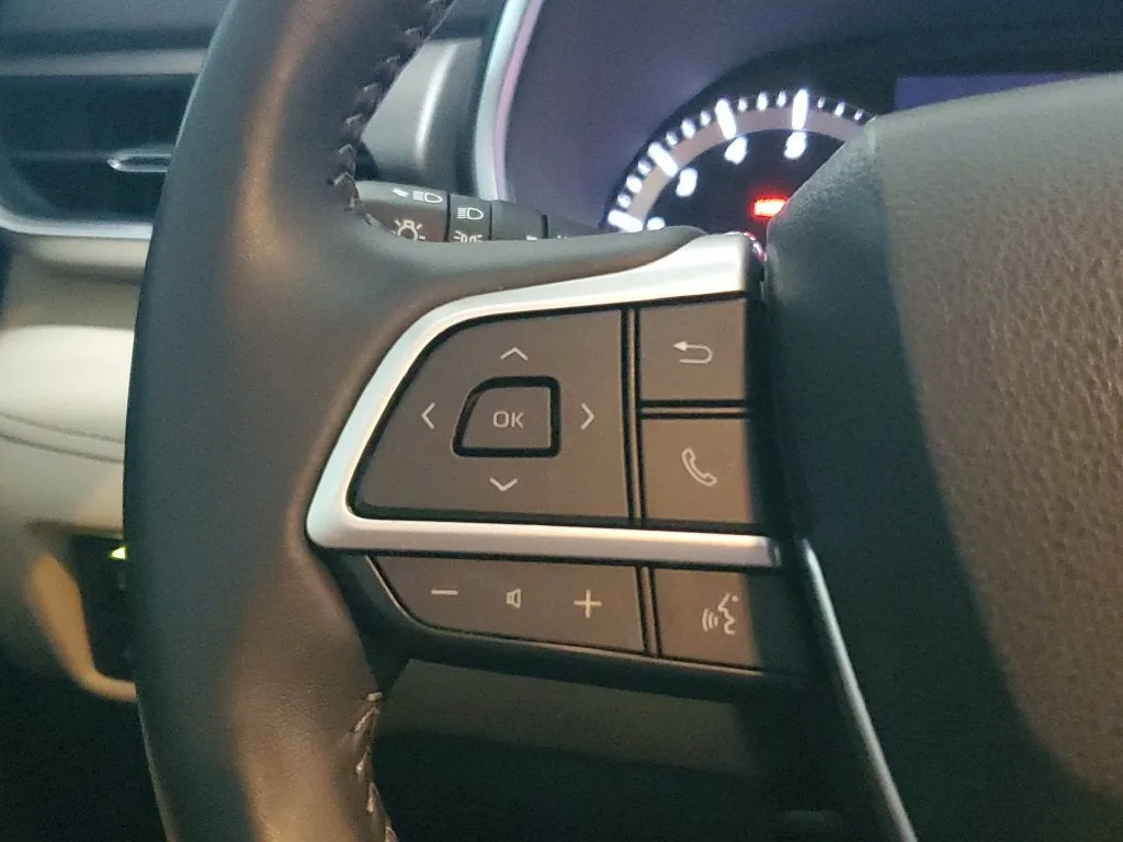 2023 Toyota Highlander XLE photo 26