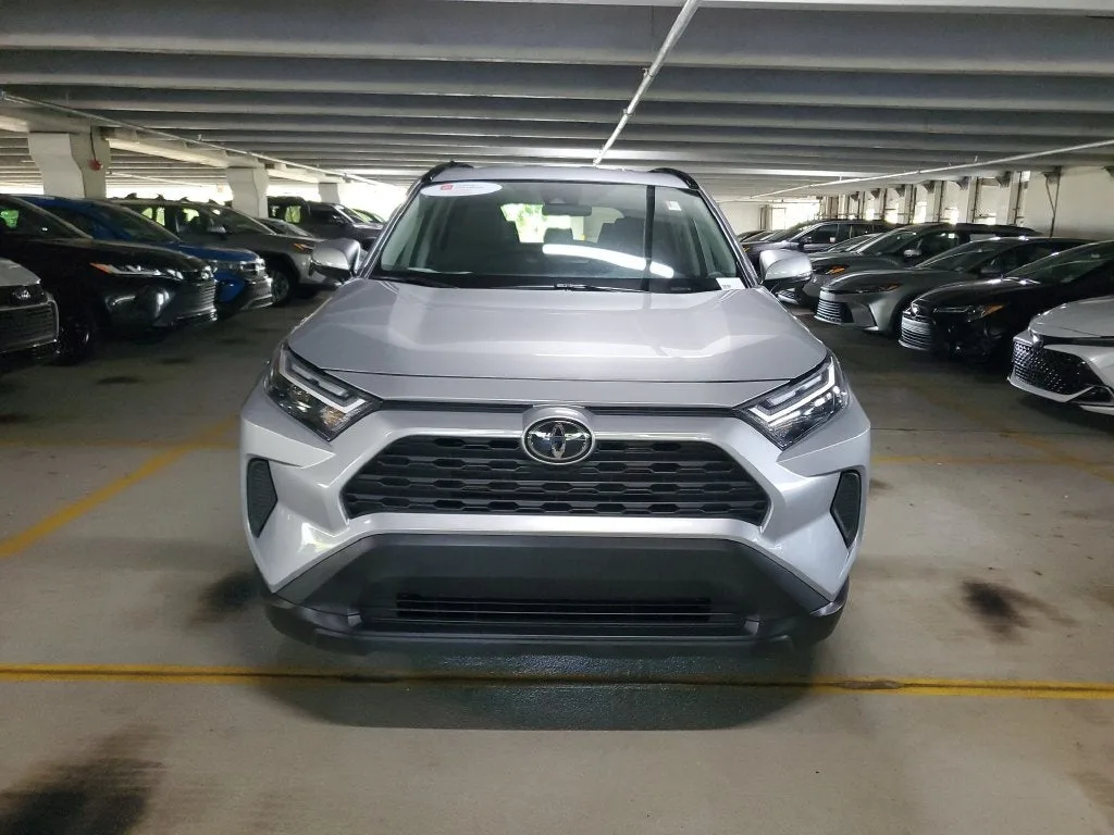 2025 Toyota RAV4 XLE photo 2