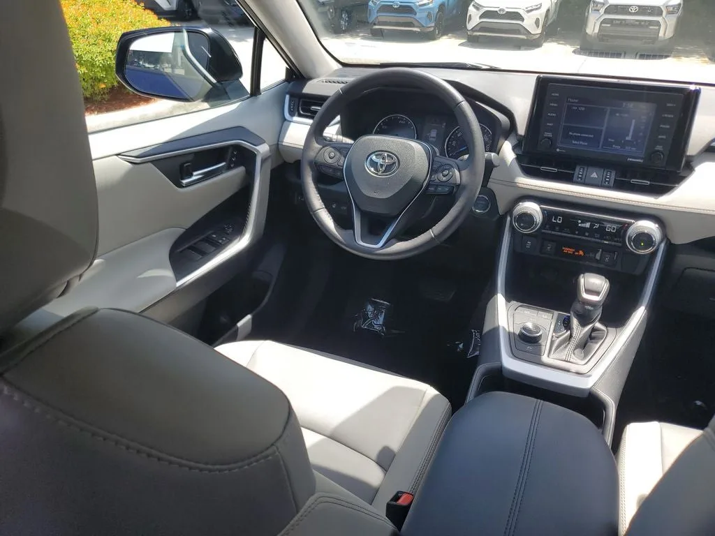 2021 Toyota RAV4 Hybrid XLE Premium photo 15