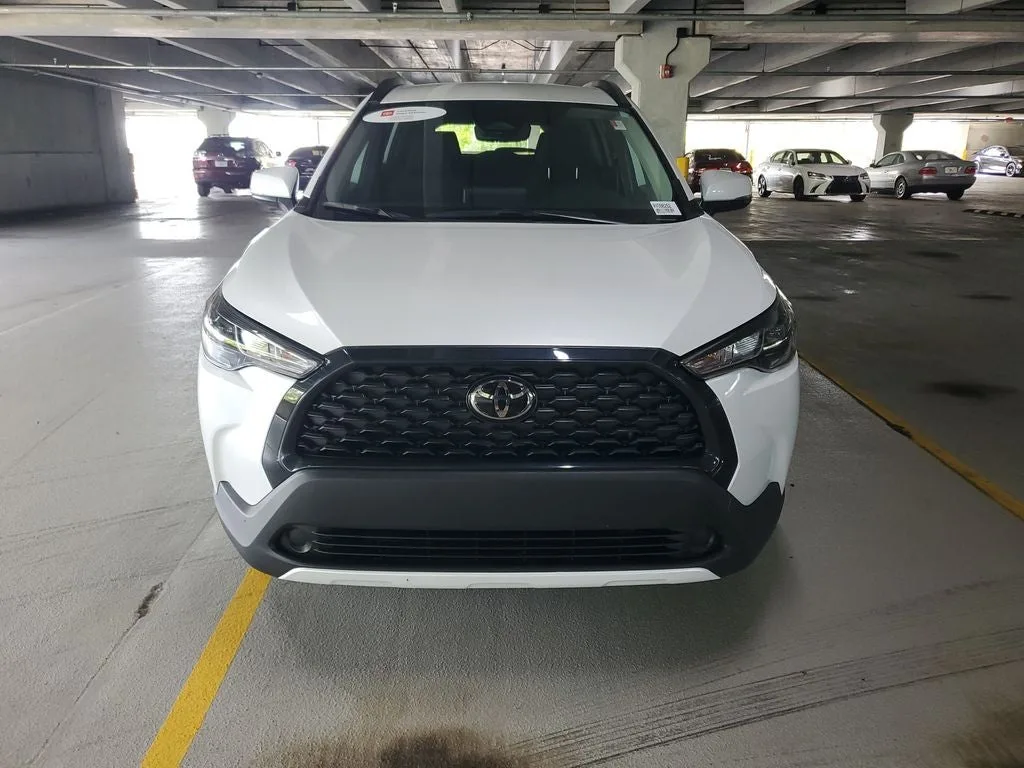 2024 Toyota Corolla Cross LE photo 2