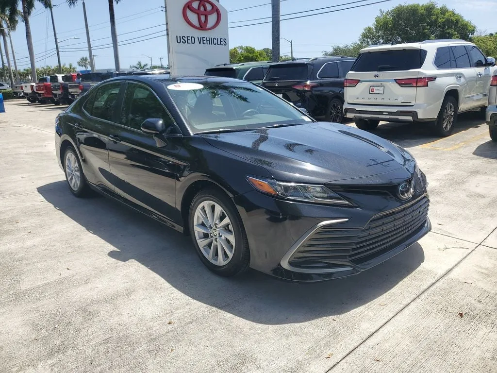 2024 Toyota Camry LE photo 3