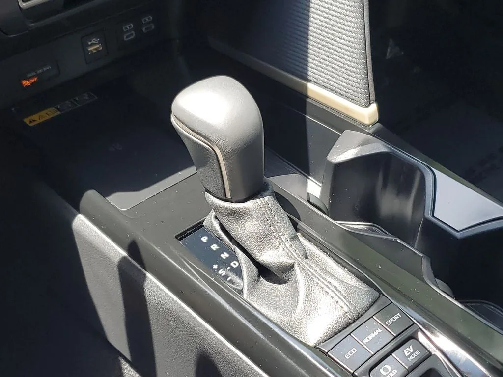 2025 Toyota Camry SE photo 28