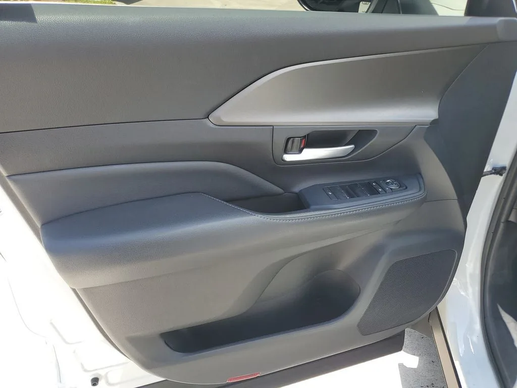 2024 Toyota Grand Highlander XLE photo 18