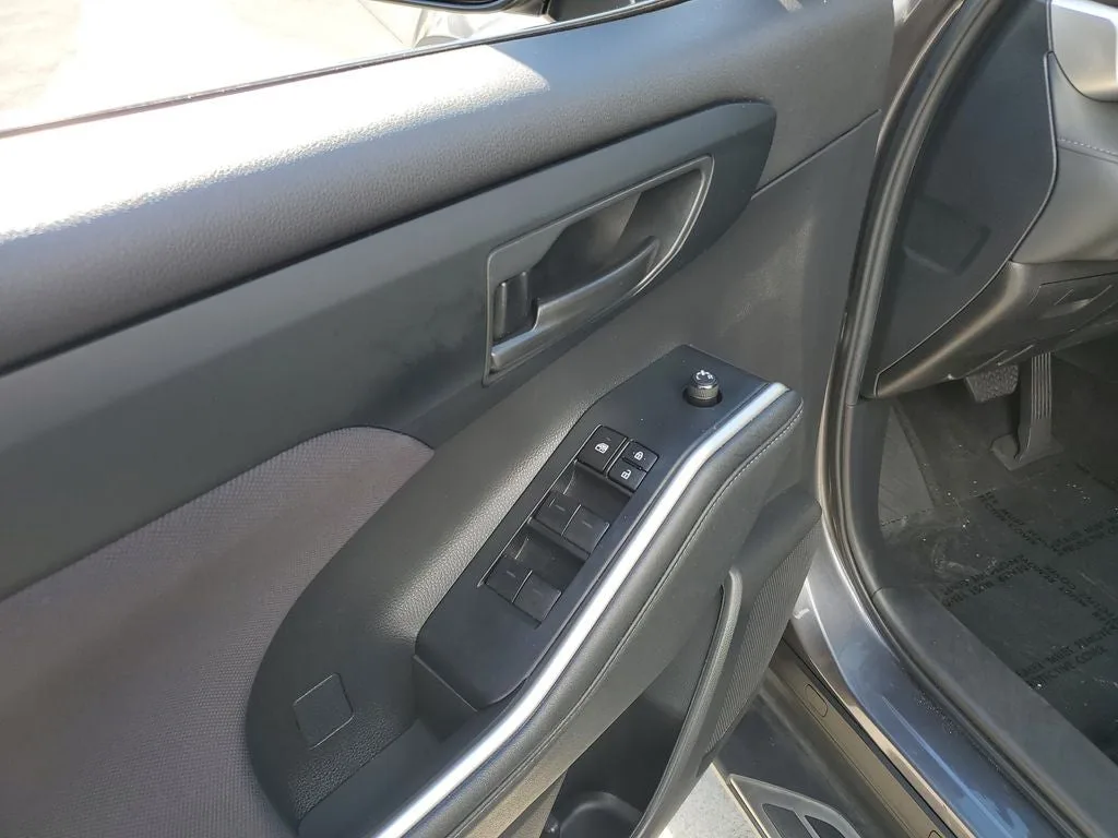 2024 Toyota Highlander LE photo 20