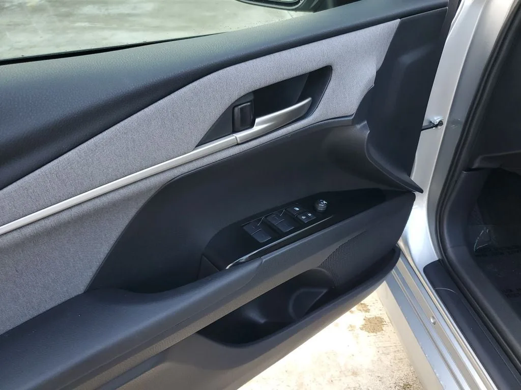 2025 Toyota Camry LE photo 18