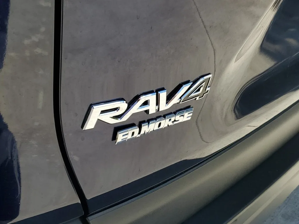 2024 Toyota RAV4 Hybrid XLE photo 8