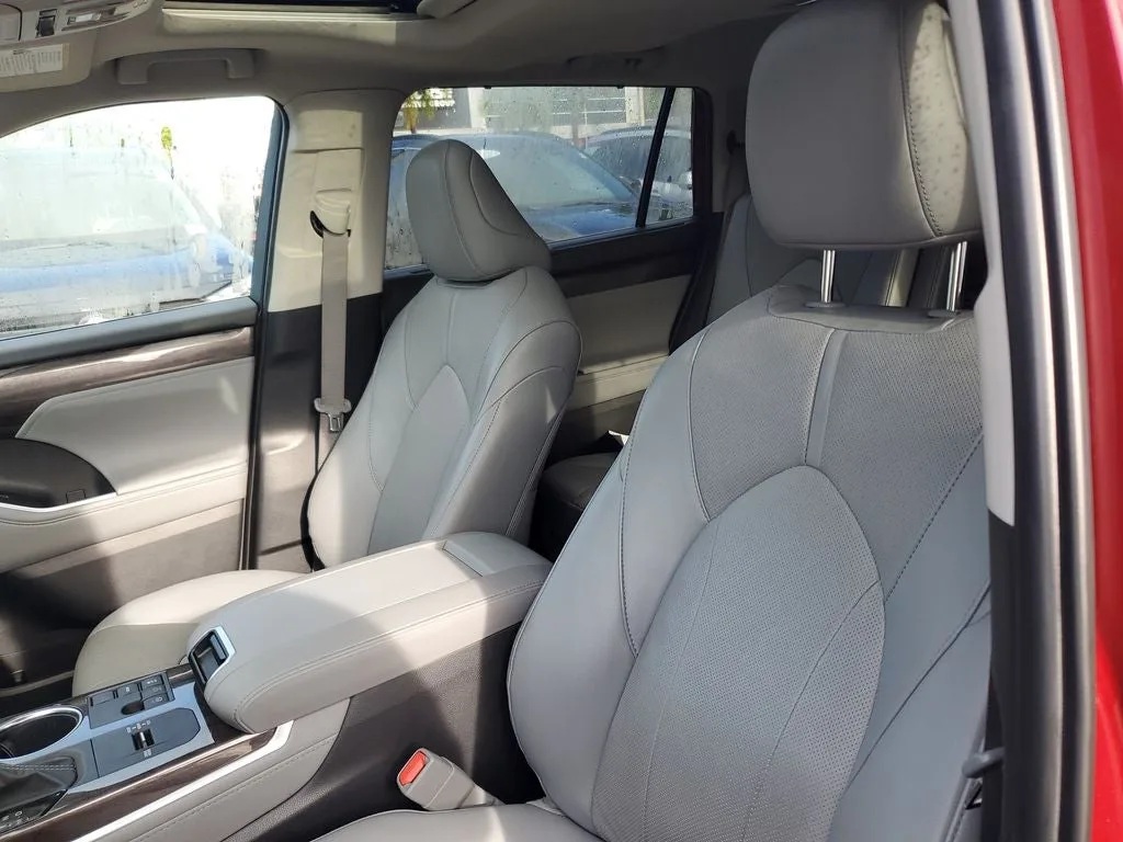 2023 Toyota Highlander Limited photo 21