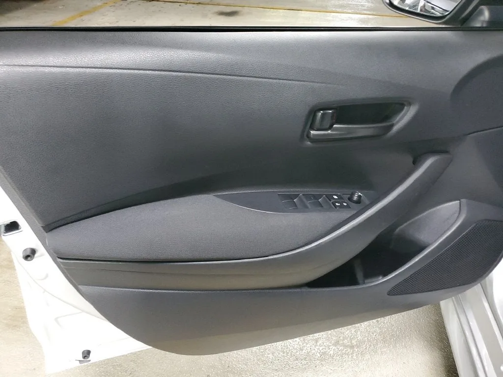2025 Toyota Corolla LE photo 17