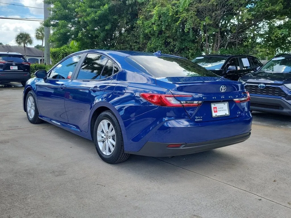 2025 Toyota Camry LE photo 6