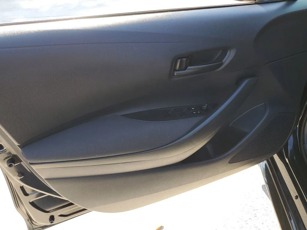 2025 Toyota Corolla LE photo 16