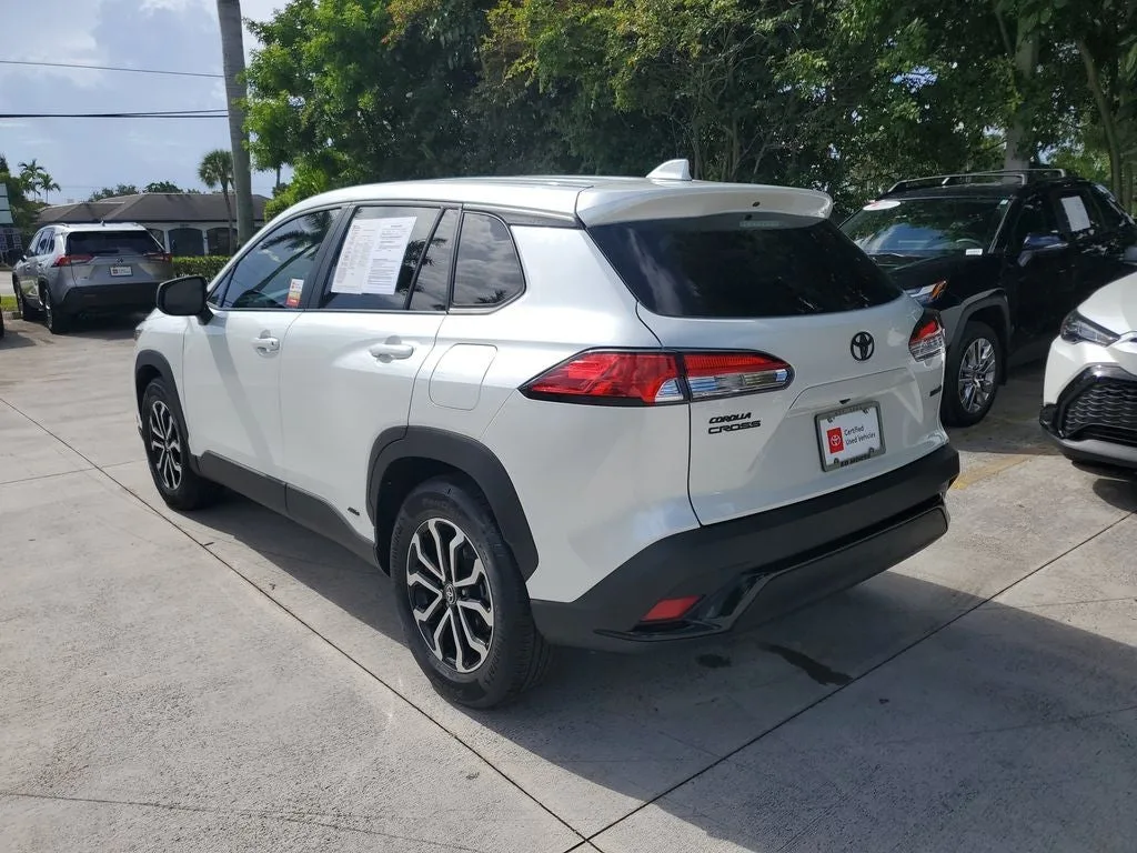 2023 Toyota Corolla Cross Hybrid S photo 6