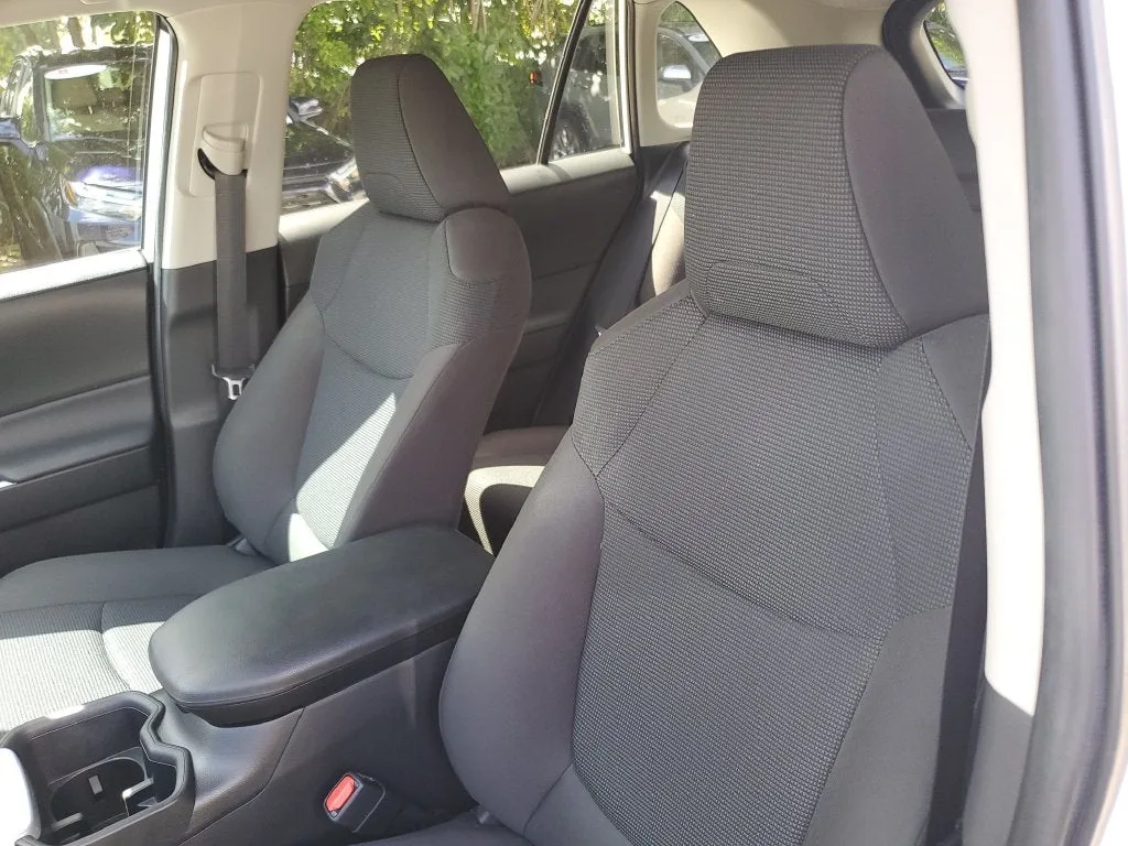 2024 Toyota RAV4 LE photo 18