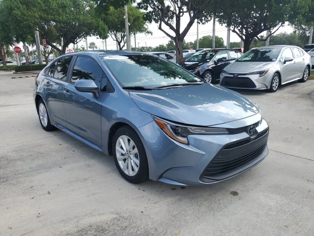 2024 Toyota Corolla LE photo 3