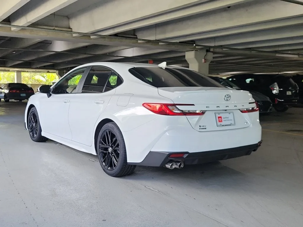 2025 Toyota Camry SE photo 6