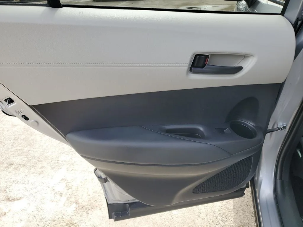 2024 Toyota Corolla Cross LE photo 11