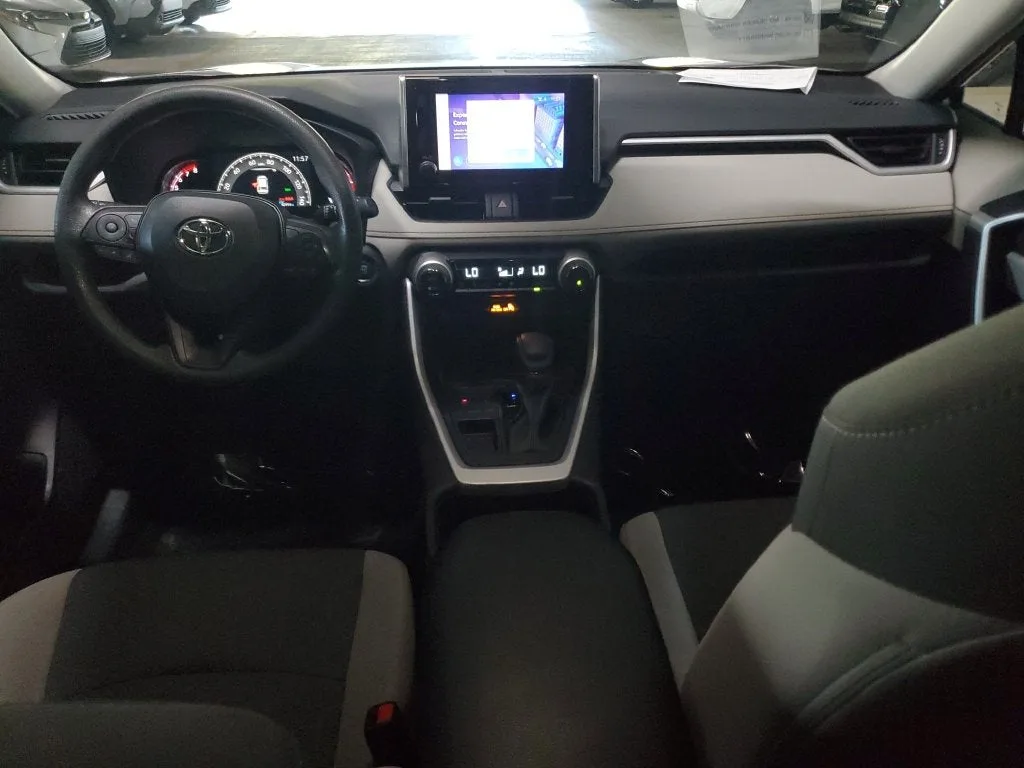 2025 Toyota RAV4 XLE photo 15