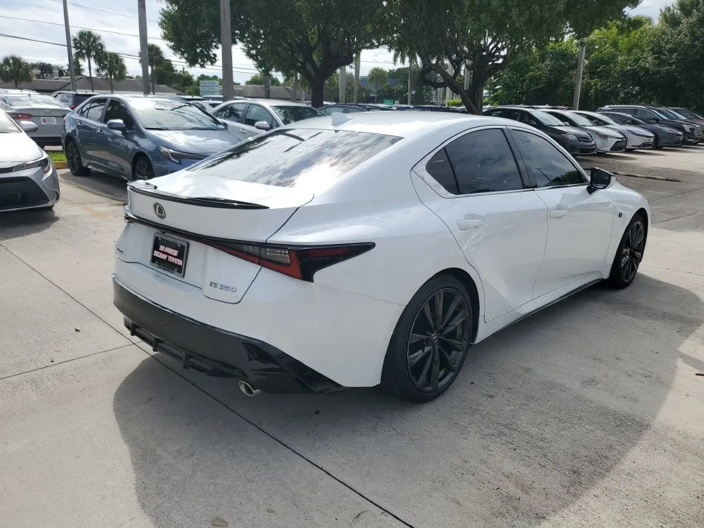 2024 Lexus IS 350 F SPORT Design photo 4