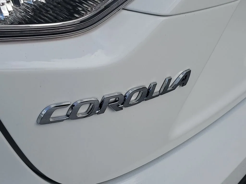 2024 Toyota Corolla LE photo 8